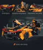 A detailed marketing image of an orange and black model car, showcasing its features with inset images and text labels. Anteprima dell’immagine prodotto