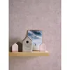 Decorative items on a shelf against a textured wall. Produktbild-Vorschau