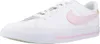 A single white Nike Court Legacy sneaker with pink accents is shown against a white background. Voir les images du produit