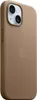 A close-up, studio shot of the back of a beige iPhone case with the Apple logo embossed on it. Voir les images du produit