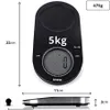 A black digital kitchen scale with a silver trim, shown from multiple angles with dimensions indicated. Produktbild-Vorschau