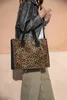reisenthel shopper schoudertas Daily Shopper Leo Fake Fur Productafbeelding-voorbeeld 8