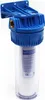 A water filter system with a blue mounting bracket and a clear housing containing a white filter cartridge. Produktbild-Vorschau