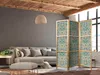 A living room scene with a sofa, ottoman, and a decorative room divider. Anteprima dell’immagine prodotto