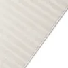 A close-up view of a textured rug with diagonal stripes. Voir les images du produit