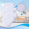 A stack of white triangular mop pads with a close-up view of the microfiber texture and German text describing its absorbency. Produktbild-Vorschau