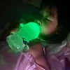 child with sippy cup - glow in the dark - b.box for kids Voir les images du produit