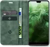 A green flip case for a Huawei P20 phone, showing card slots and a euro banknote. Produktbild-Vorschau