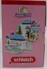 The image shows the front of a Schleich Horse Club Sofia's Beauties Tier Salon playset box. The box is pink and features illustrations of the playset, horses, and the Schleich logo. Produktbild-Vorschau