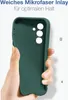 A hand holding a dark green phone case. Produktbild-Vorschau
