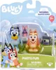 A toy playset featuring Bluey and Bingo characters in their packaging. Voir les images du produit