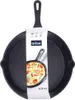 A black cast iron frying pan with a white label attached to it. Produktbild-Vorschau