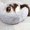 A cat is resting in a fluffy gray pet bed on a striped rug. Anteprima dell’immagine prodotto
