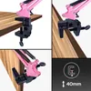 Collage of images showing a pink desk lamp clamp attached to a wooden surface, with a close-up of the clamp and a diagram indicating its size. Anteprima dell’immagine prodotto