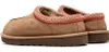 A pair of Ugg Tasman II slippers shown from a side-angle. Produktbild-Vorschau