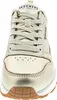 A close-up, front-facing view of a gold Skechers sneaker. Voir les images du produit