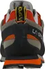 Hinteransicht des Boulder X Zustiegsschuhs von La Sportiva; grau mit orangefarbenen Akzenten und gelbem Logo. Produktbild-Vorschau