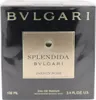 Schwarze Verpackung von Bvlgari Splendida Jasmin Noir mit goldener Etikettfläche und eleganter Schrift in Schwarz und Gold. Voir les images du produit