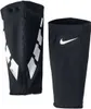 A pair of black Nike Guard Lock Elite Sleeves. Náhľad obrázku produktu