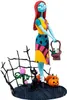 A collectible figure of Sally from The Nightmare Before Christmas, standing on a themed base with pumpkins, a black cat, and a plant. Podgląd zdjęcia produktu