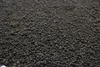 A close-up, shallow depth of field shot of dark, granular aquarium substrate. Anteprima dell’immagine prodotto