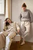 Two women in knitwear posing in a room. Produktbild-Vorschau