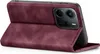 A burgundy flip case for a smartphone is shown standing open, revealing the phone's camera module. Produktbild-Vorschau