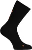 A black sock with orange lettering and an orange 'R' on the toe. Voir les images du produit