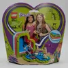 The image shows the front of a LEGO Friends Mia's Summer Heart Box playset packaging. Produktbild-Vorschau