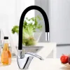 A kitchen faucet with a black flexible neck is shown in a kitchen setting. Produktbild-Vorschau