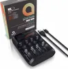 A black 4-bay battery charger with two USB cables and its packaging box. Produktbild-Vorschau