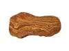 A single olive wood cutting board with a natural edge, isolated on a white background. Voir les images du produit