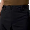 Detailansicht der Berghaus Ridge-Roamer 3L Softshell-Hose in Schwarz; mit zwei Knöpfen und Klettverschluss. Produktbild-Vorschau