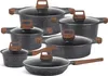A set of cookware with speckled black pots and pans with wooden handles and glass lids, arranged on a white background. Produktbild-Vorschau