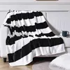 PAVILIA Fleece-Überwurfdecke | Superweicher, plüschiger, r Produktbild-Vorschau 2