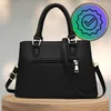 A black handbag is displayed on a wooden stand against a light gray and white background. A circular graphic with a checkmark is overlaid in the upper right corner. Produktbild-Vorschau