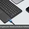 A close-up of a black keyboard with a USB-C cable plugged in, charging. The text "Eingebauter Wiederaufladbare Batterie" is visible at the bottom. Produktbild-Vorschau