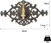 A decorative cast iron faucet with a brass tap, mounted on a decorative backplate, with dimensions indicated. Voir les images du produit