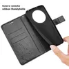 A hand is holding a black phone case, showing its interior and exterior. Produktbild-Vorschau