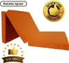 An orange foldable mattress is shown in a studio setting with marketing badges. Produktbild-Vorschau