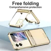A gold flip phone case is displayed in two configurations, one open and one closed, on a light blue surface against a white background. Text overlays highlight product features. Produktbild-Vorschau