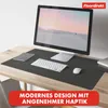A desk setup with a computer, keyboard, mouse, and tablet on a dark gray desk mat. Anteprima dell’immagine prodotto