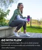 A woman is sitting on a wooden bench outdoors, holding a purple travel mug. Anteprima dell’immagine prodotto