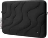 A black laptop sleeve with a wavy quilted pattern. Podgląd zdjęcia produktu