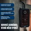 A smart key box mounted on a gate or wall, with descriptive text on the left. Náhled obrázku produktu