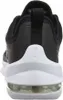 The back view of a black and white Nike Air Max Axis shoe. Voir les images du produit
