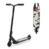 A black scooter with a graphic design on the deck, shown next to the deck graphic separately. Produktbild-Vorschau