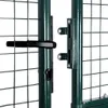 Close-up of a gate latch mechanism on a green metal fence. Anteprima dell’immagine prodotto