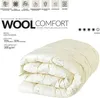 A folded winter duvet is shown against a white background, with product information and icons displayed above. Produktbild-Vorschau