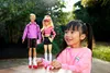 Barbie Fashionistas Set mit 2 Puppen und 6 Accessoires, Produktbild-Vorschau 4